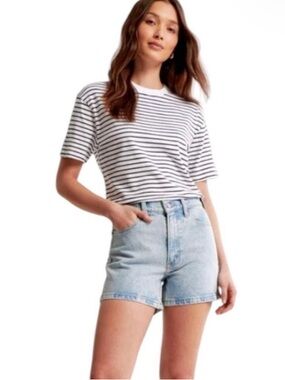 Abercrombie Mom Shorts 4 Inch Denim High Rise Light Wash - Size 28/6 Curve Love